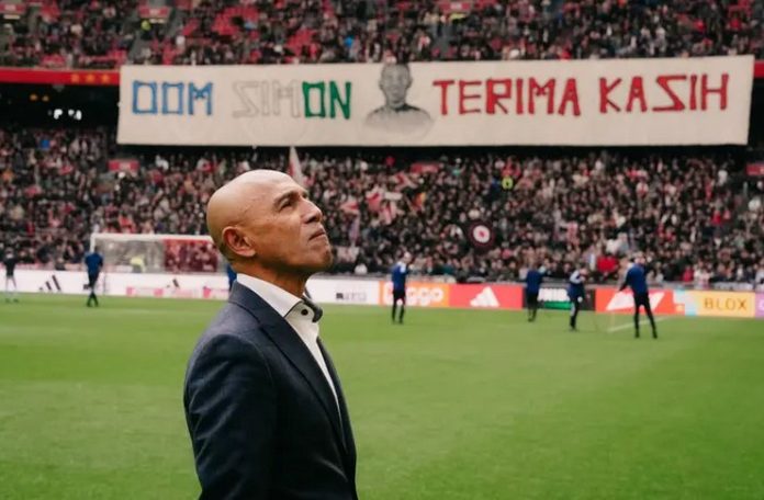 Ajax Beri Penghormatan kepada Legenda Asal Maluku: Oom Simon, Terima Kasih!