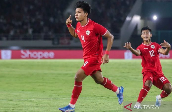 Timnas Indonesia vs Laos, Kadek Arel, Pratama Arhan - Antarafoto